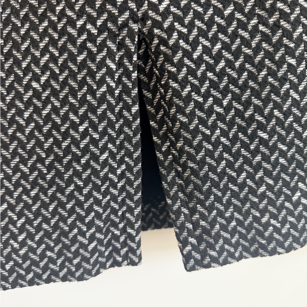 Tahari Black and White Patterned Skirt - Picture 4 of 6